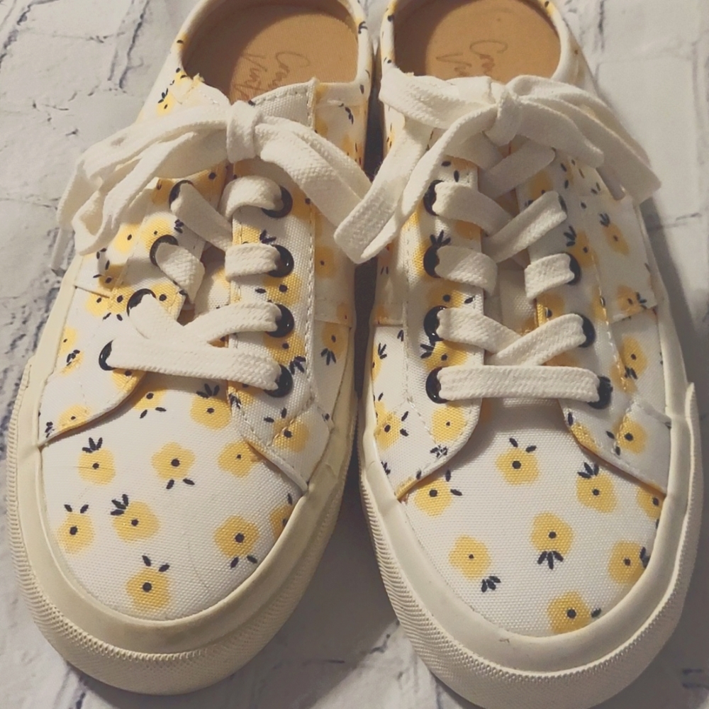 Size 6M Crown Vintage  Slide Tennis shoes adorable flower pattern